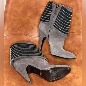 Alexandra Neel zipper cuff booties size 38 plum/grey color.